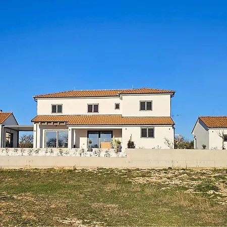 Pet Friendly In * Pakovo Selo