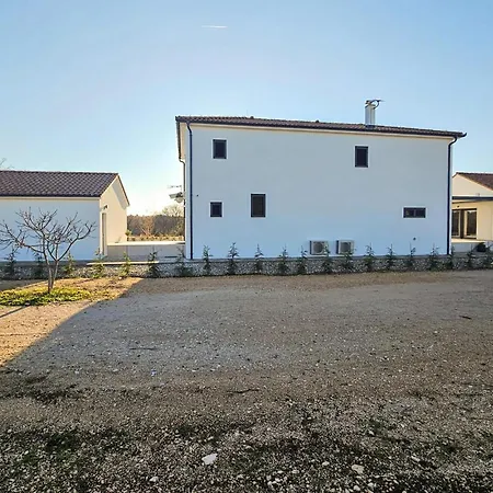 Pet Friendly In * Pakovo Selo