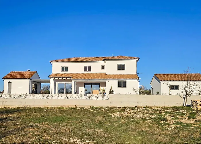 Pet Friendly In * Pakovo Selo