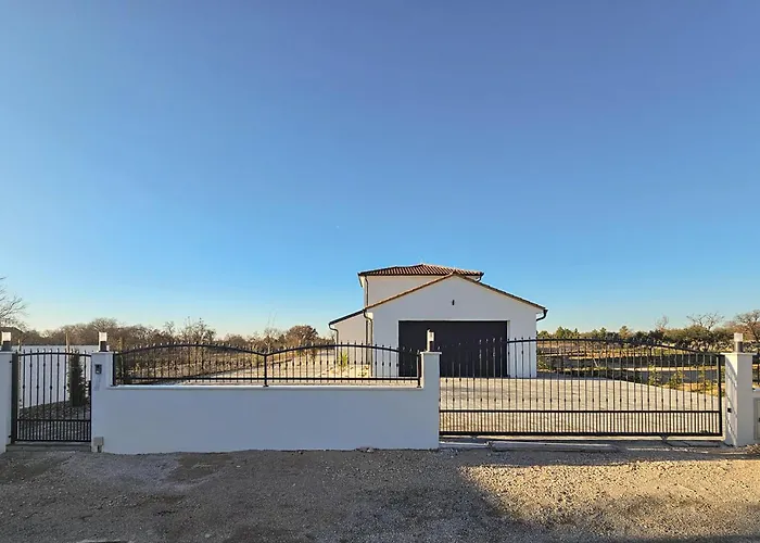 Pet Friendly In בית נופש *