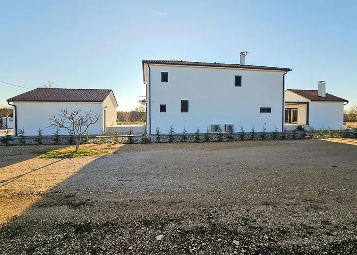 Pet Friendly In * Pakovo Selo