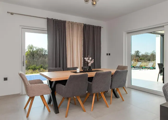 Pet Friendly In * Pakovo Selo